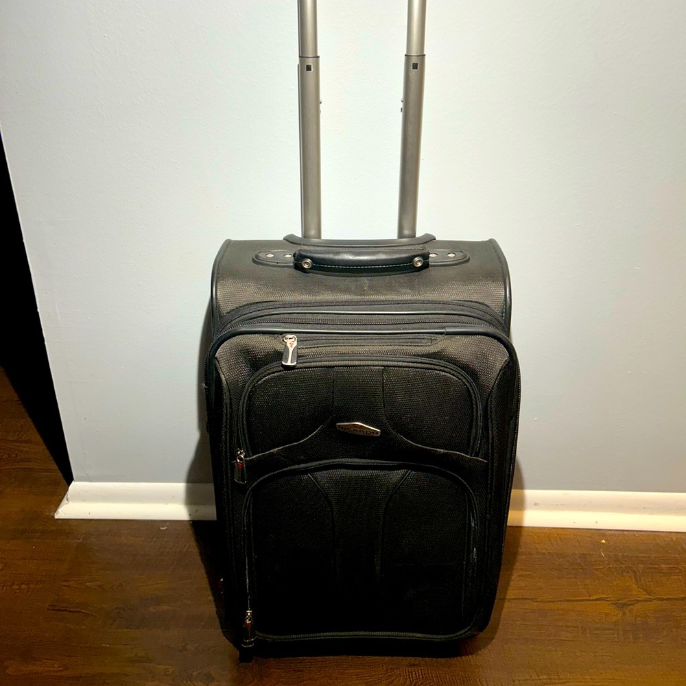 Ricardo Beverly Hills Carry On Expandable Roller